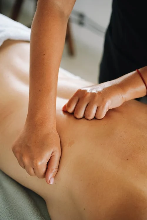 masaje terapéutico Sullana. Recuérate de lesiones golpes.